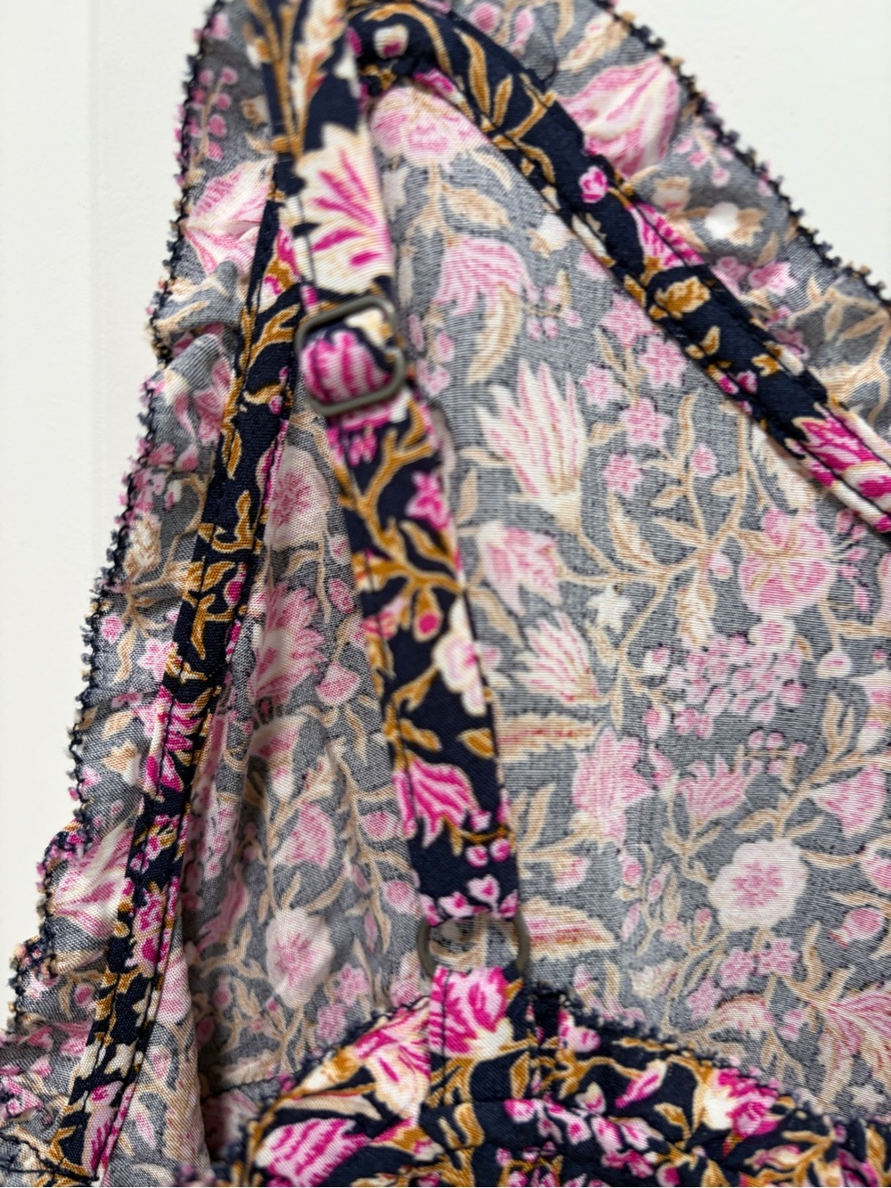 Old Navy NWT size Medium Floral Ruffle Trim Tank Top Cami Navy Pink Rayon - Picture 9 of 11
